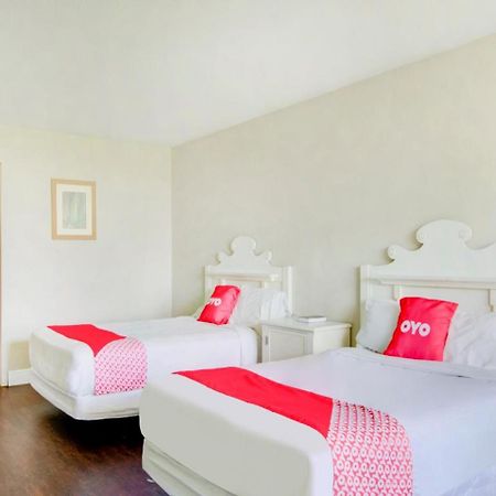 Oyo Hotel Dundee By Crystal Lake Zewnętrze zdjęcie