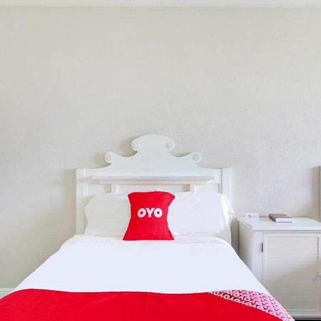Oyo Hotel Dundee By Crystal Lake Zewnętrze zdjęcie