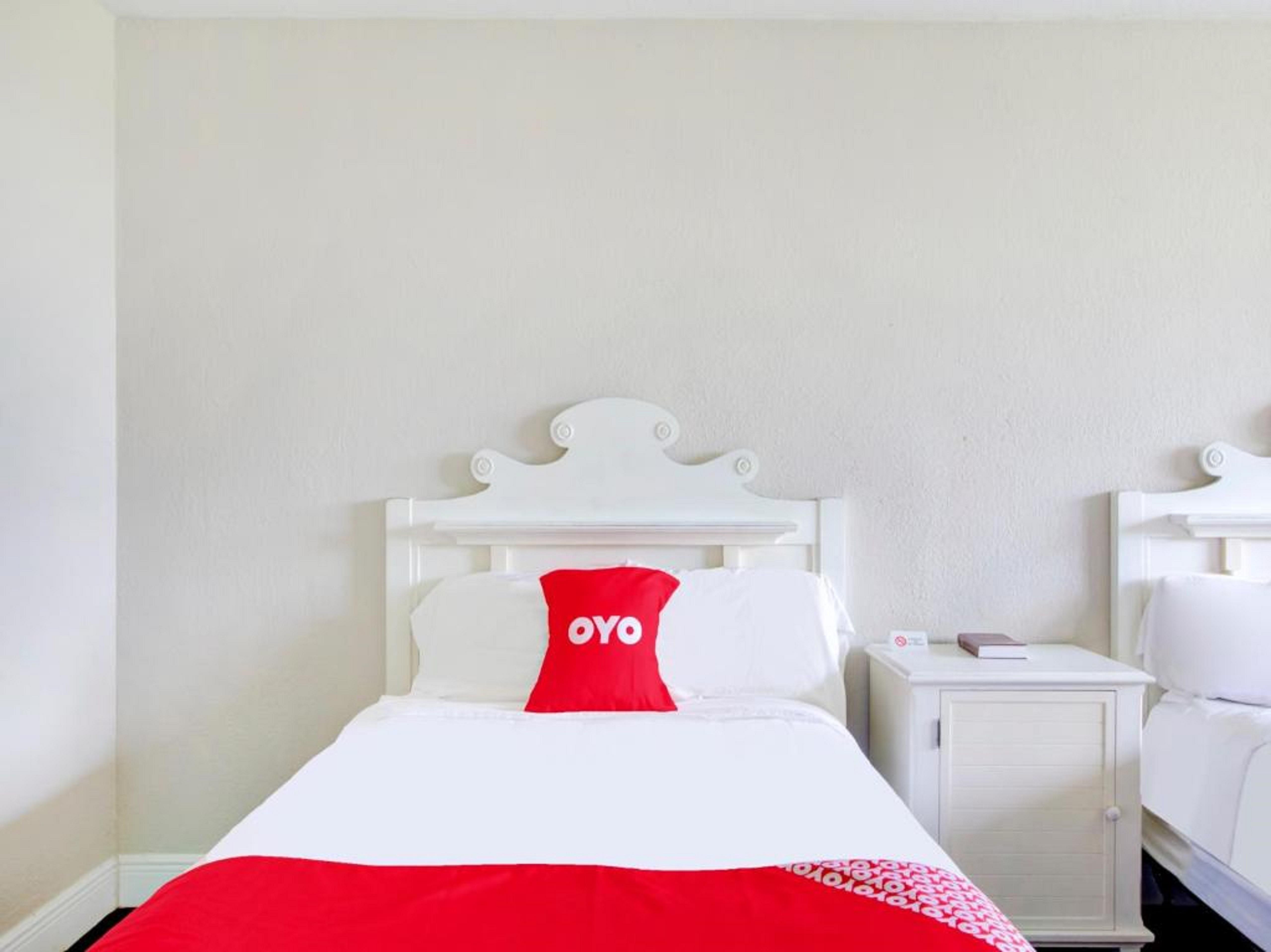 Oyo Hotel Dundee By Crystal Lake Zewnętrze zdjęcie