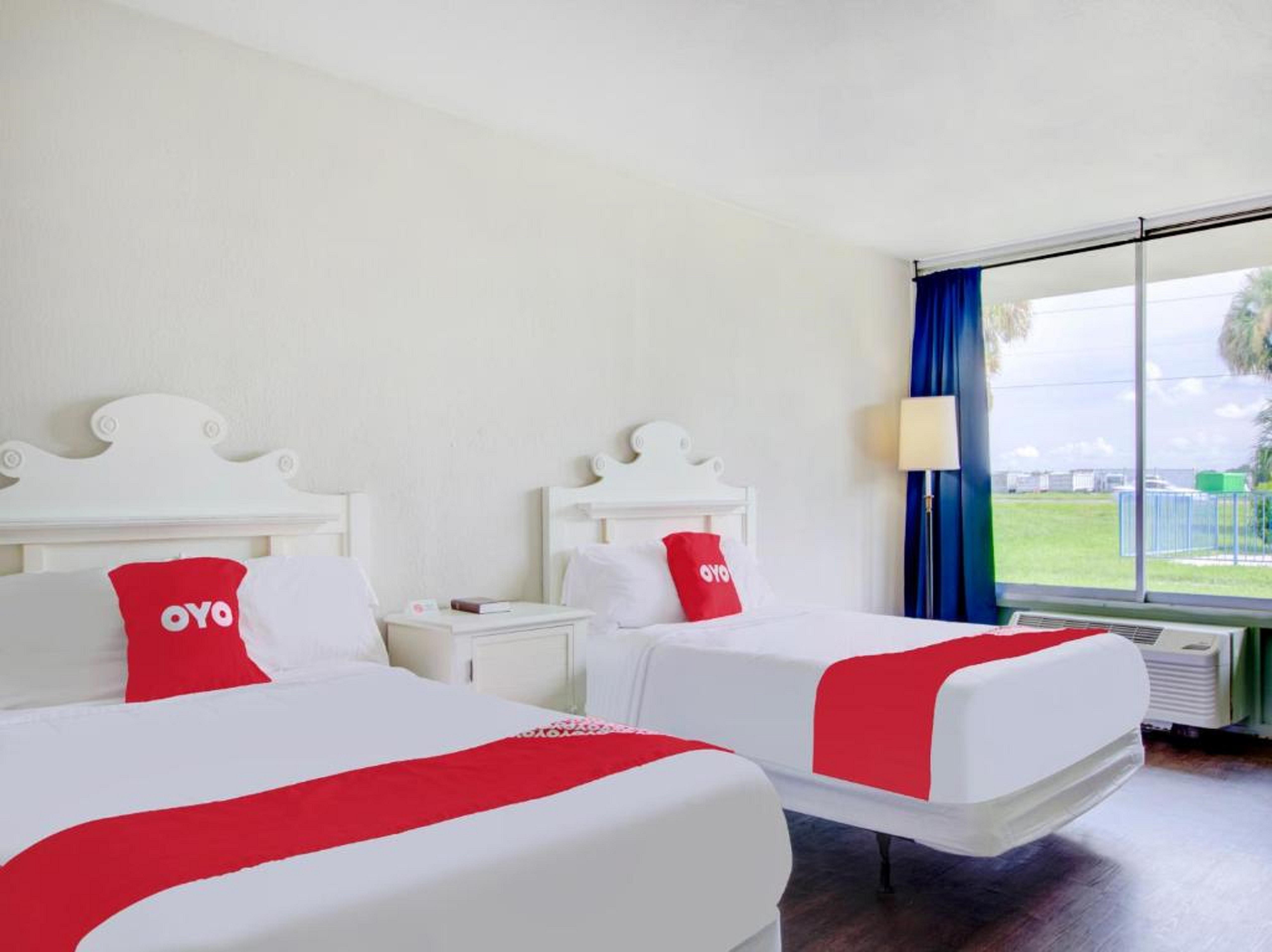 Oyo Hotel Dundee By Crystal Lake Zewnętrze zdjęcie