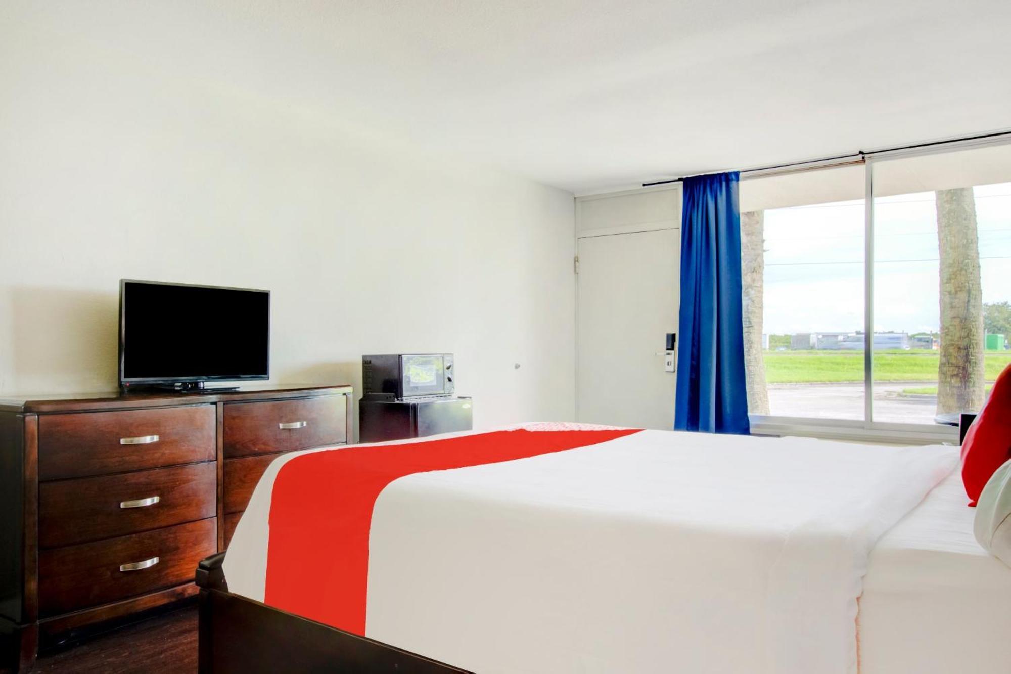 Oyo Hotel Dundee By Crystal Lake Zewnętrze zdjęcie