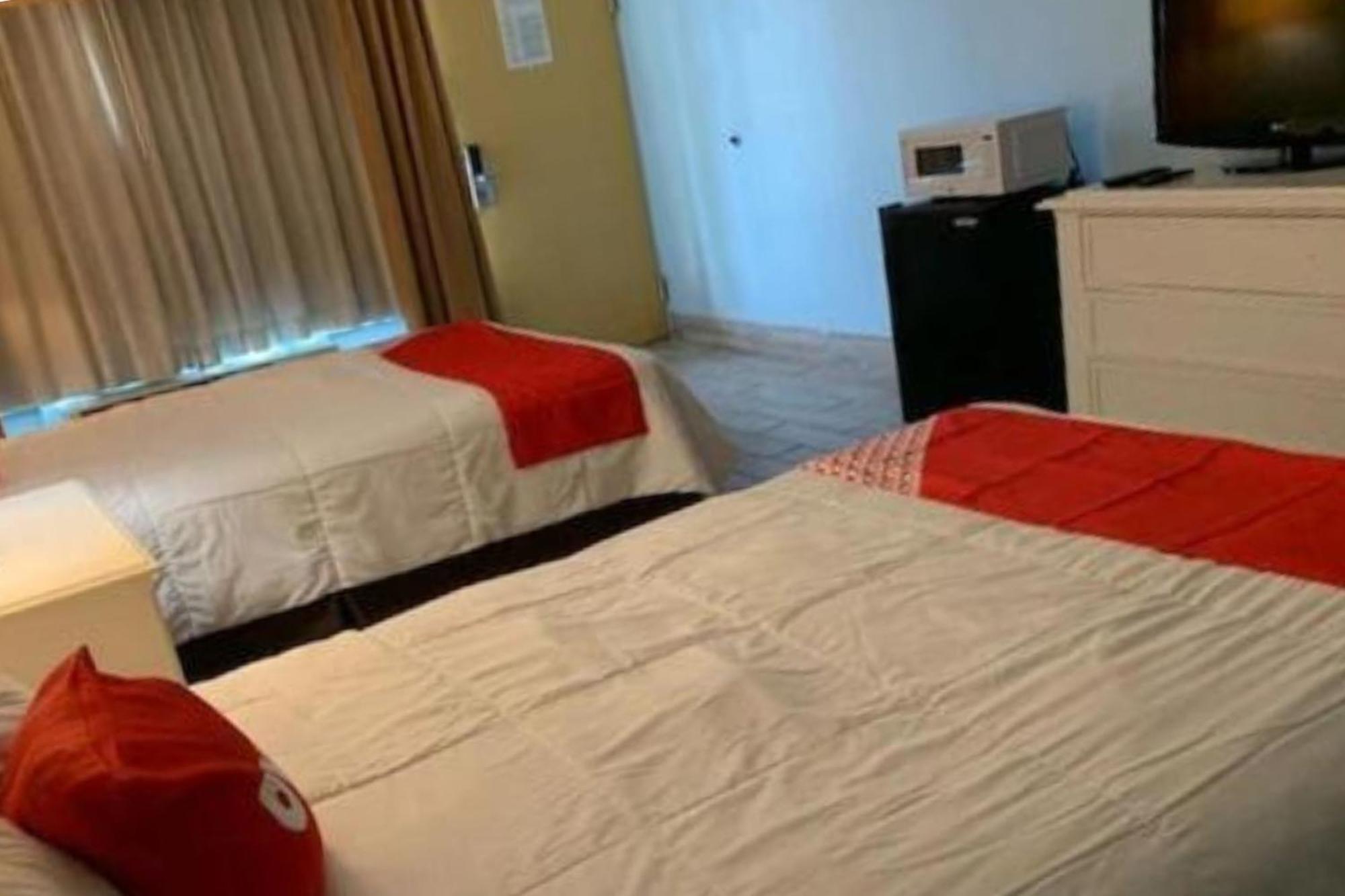Oyo Hotel Dundee By Crystal Lake Zewnętrze zdjęcie